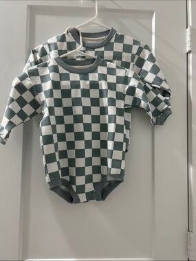 Baby’s 2 pieces Checkerboard Bodysuit in Sage and White
